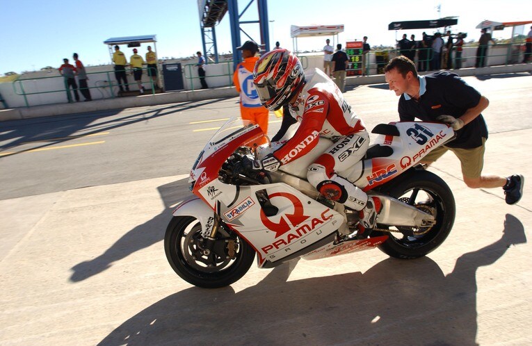 2002年、プラマックホンダで500ccクラスに参戦した時原田　photograph by Satoshi Endo