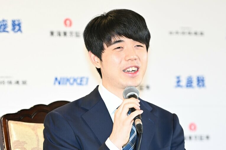 翌日会見での藤井　©Keiji Ishikawa