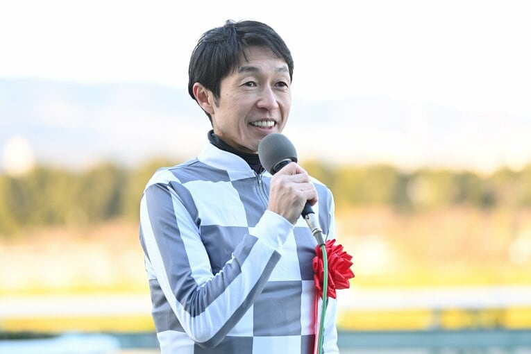 勝利騎手インタビューでの武豊　©Keiji Ishikawa