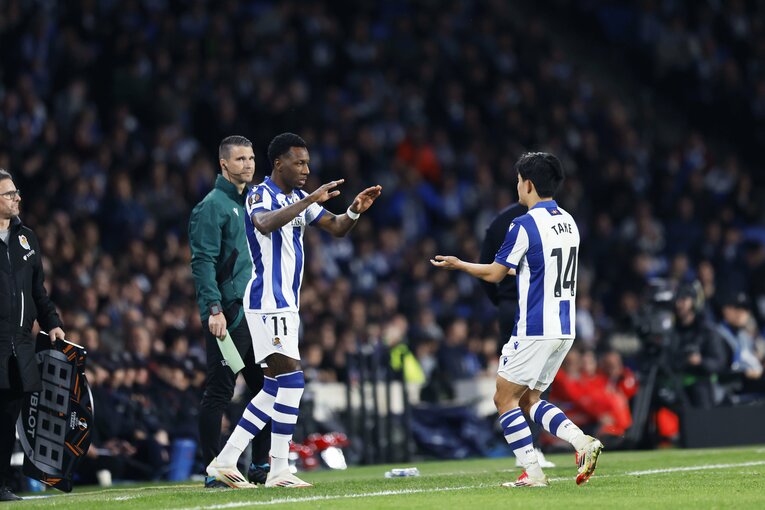 自信と交代出場のベッカーには何か面白い言葉をかけた　©Daisuke Nakashima