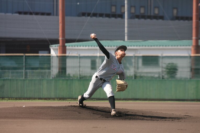 兵庫県大会で力投する彩星工科高の選手　©Fumi Sawai
