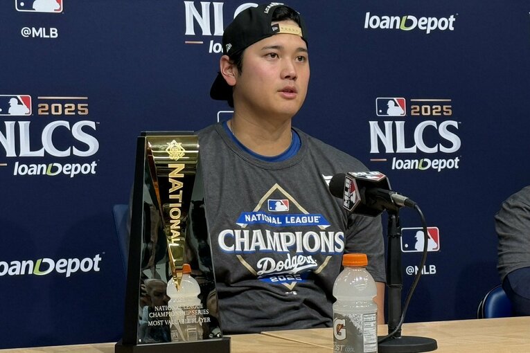 【“テレビに映らない”大谷写真】MVP会見でなぜか笑顔はなかった…写真はまだまだ続きます　©Naoyuki Yanagihara