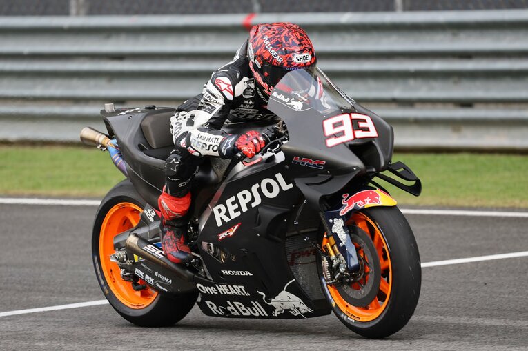 photograph by Satoshi Endo