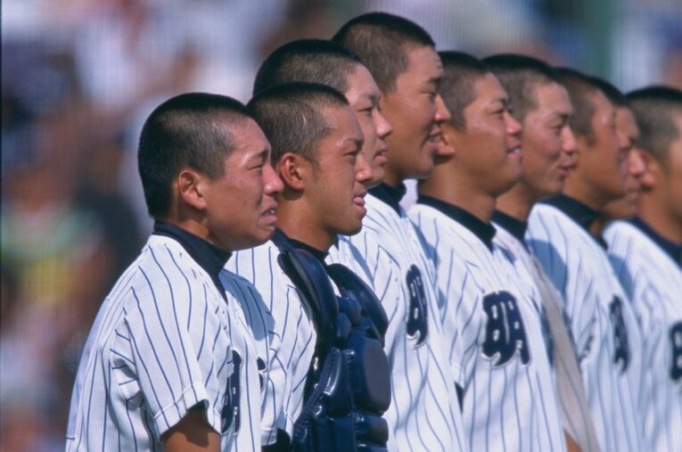 2002年、夏の甲子園で初の全国制覇を成し遂げた明徳義塾ナイン。チームキャプテンは現ヤクルトコーチの森岡良介だった ／ photograph by Hideki Sugiyama