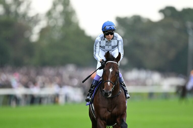 返し馬でのドウデュースと武豊　©Keiji Ishikawa