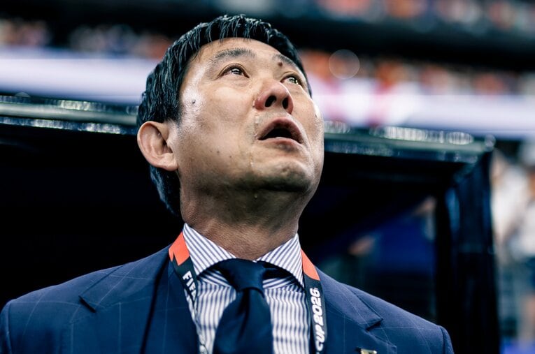 北中米W杯オランダ戦、国歌斉唱時の森保一監督 ／ photograph by Kiichi Matsumoto/JMPA