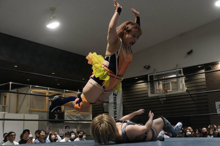 「他では見られない安納サオリだった」人気女子レスラー“3試合出ずっぱり”の凱旋興行に密着「体重が4kg減って…そりゃそうですよね」(39)