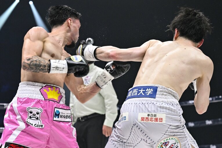 オラスクアガのアゴを跳ね上げた寺地拳四朗の左フック　©Hiroaki Yamaguchi
