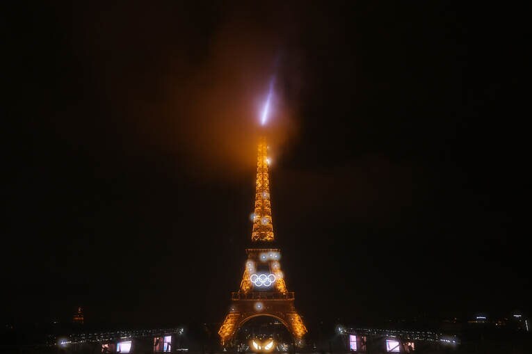 パリ五輪開会式。トロカデロ広場からエッフェル塔を望む　©JMPA PK AFLO