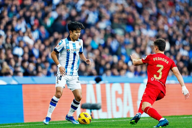 久保のマークにはSBのペドロサが徹底的についた　©Daisuke Nakashima