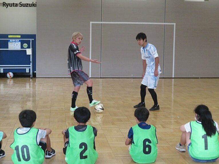 手越祐也が語るサッカーへの思い。独立後に本田圭佑と“ウェブ会議”。(3)