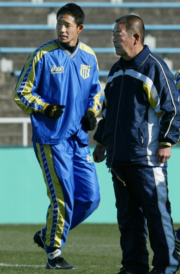 平山相太と小嶺忠敏監督／国見 ／ photograph by JIJI PRESS