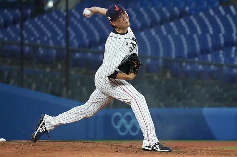 先発の準備をしながら、リリーフ待機で肩を作り続けた大野雄大。実際に投げたのは5試合で1イニングだけだった ／ photograph by Masaki Fujioka/JMPA