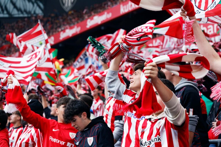 「クボには開幕前から…今はそれ以上の期待だ」MVP→徹底マークで不発も久保建英21歳“バスクダービー両軍サポの熱視線”をカメラマンは見た(34)