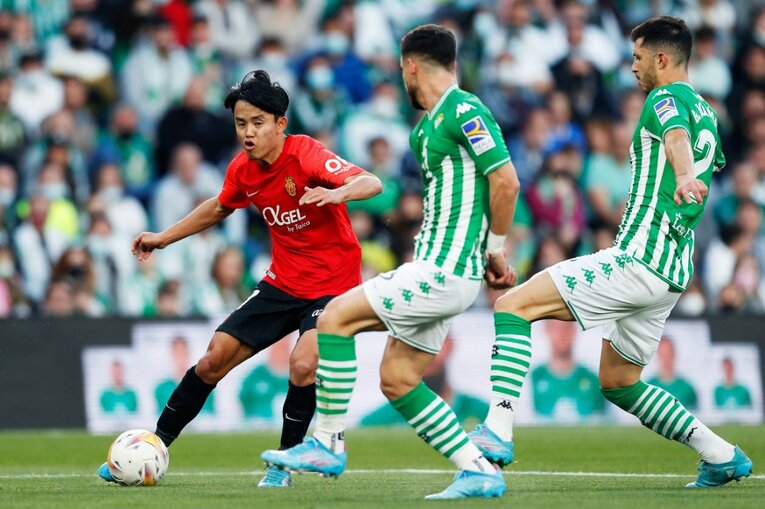 森保監督が久保建英をスペインまで見に来たのに…45分で交代　カメラマンが「終盤までいれば」と心残りを感じた理由(16)