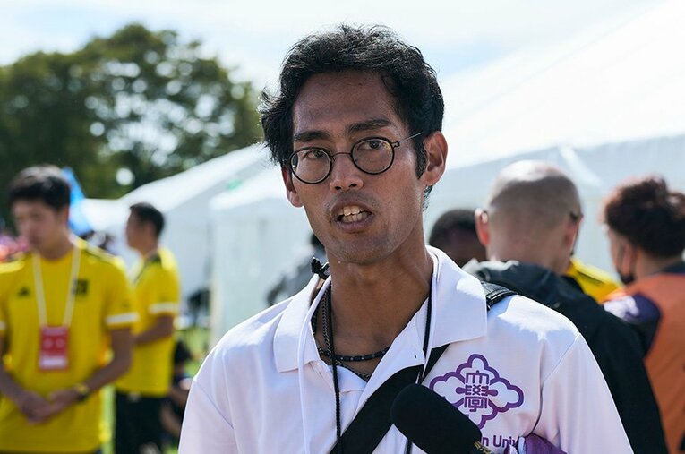 第100回箱根駅伝予選会後に、取材に対応する皇學館大学の寺田監督　©Yuki Suenaga