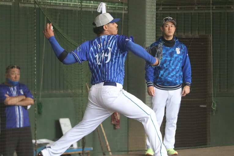 ディアスの投球練習
