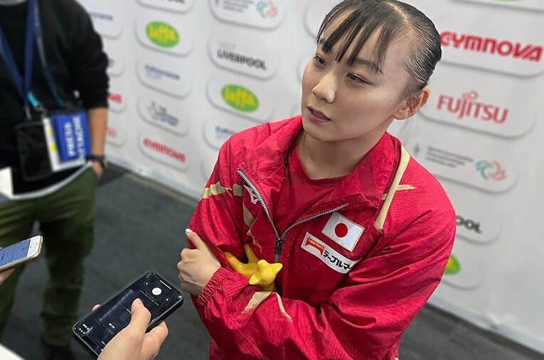 世界体操で取材に応じる宮田笙子。個人総合8位入賞、種目別平均台で銅メダルに輝いた ／ photograph by Ryota Hasebe