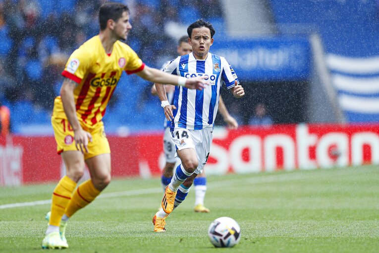 久保建英PK獲得＋シルバに絶妙アシストもドローに落胆　だが翌朝「クボ表紙の新聞」を持った地元のおじさんが…カメラマンは見た(34)