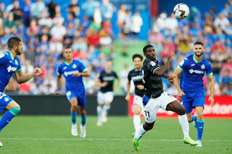 久保建英は「シルバらと共存・連動」が今のソシエダで最適解か　マンU戦勝利から中2日→“トップ下で迷った”古巣戦を撮って気づいたこと(19)