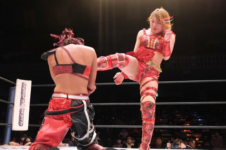 「女子プロレスを背負って立つ」スターダム王者・朱里が語る“朱いベルト”への思い…岩谷麻優戦で「ドローは絶対に嫌だった」理由とは？(38)