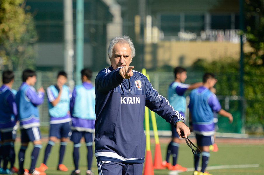 「本田はDFの背後に走り始めている」ハリルが中学生合宿で語った日本論。<Number Web> photograph by Sports Graphic Number