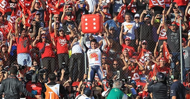 転倒寸前のバイクを起こす超絶技巧!!MotoGP、マルケス/ホンダの偉業。