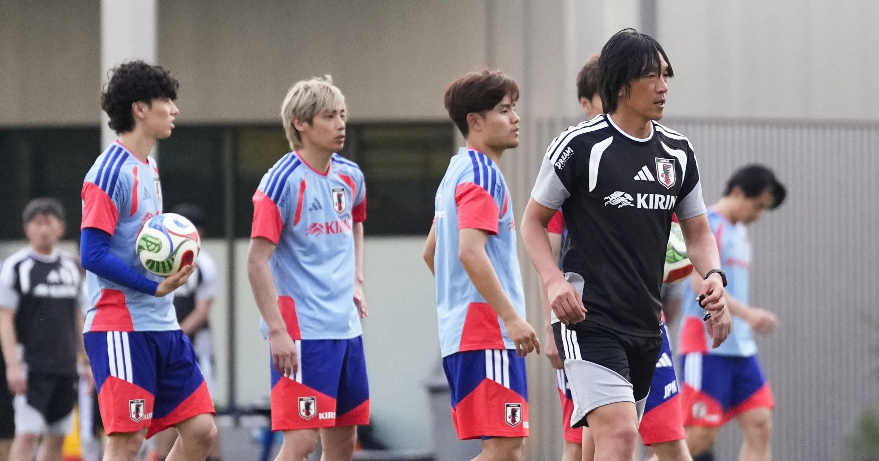 名手がいる間に、いろいろ聞きたい」初公開、中村俊輔コーチのFK練習で