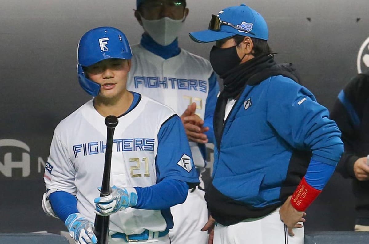 俺 見る目があったなと 笑 元日本ハム 西崎幸広が見た 11年目松本剛のブレイク 清宮幸太郎は成長見えるも まだまだ課題 プロ野球 Number Web ナンバー