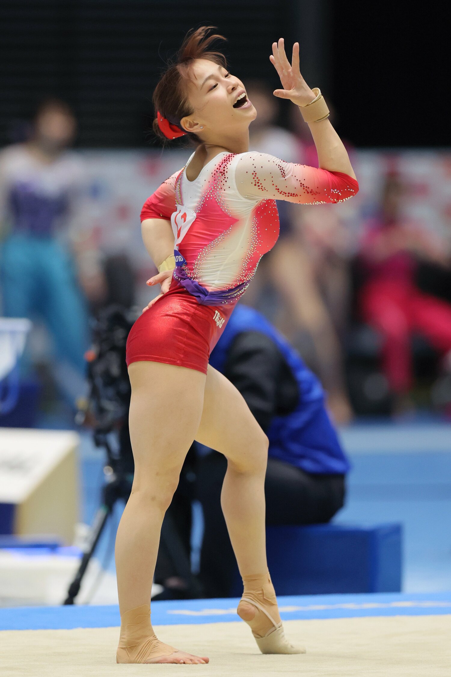 今年の全日本体操ゆかの演技を行う杉原愛子　©JIJI PRESS