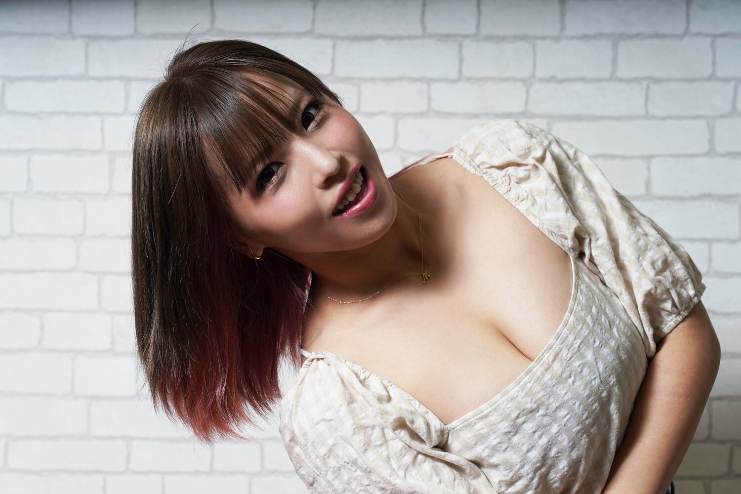 芸能界への憧れを抱きながらも、学生時代は真面目に勉学に励んでいたという