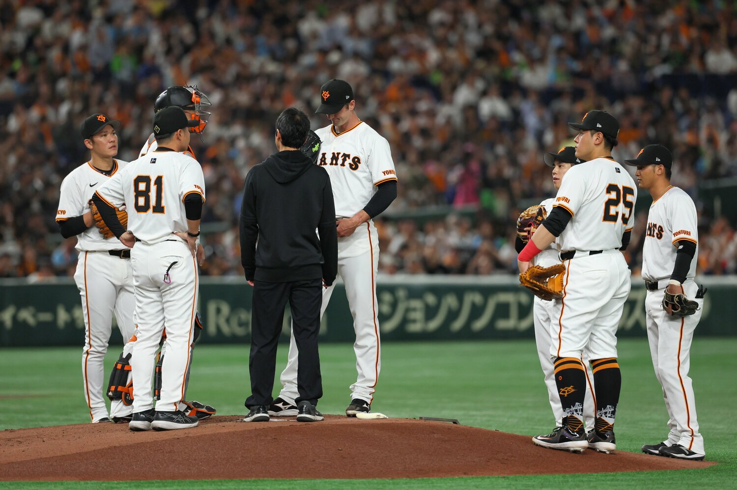 4月29日のヤクルト戦で8失点KOを食らった巨人のグリフィン投手　©︎JIJI PRESS