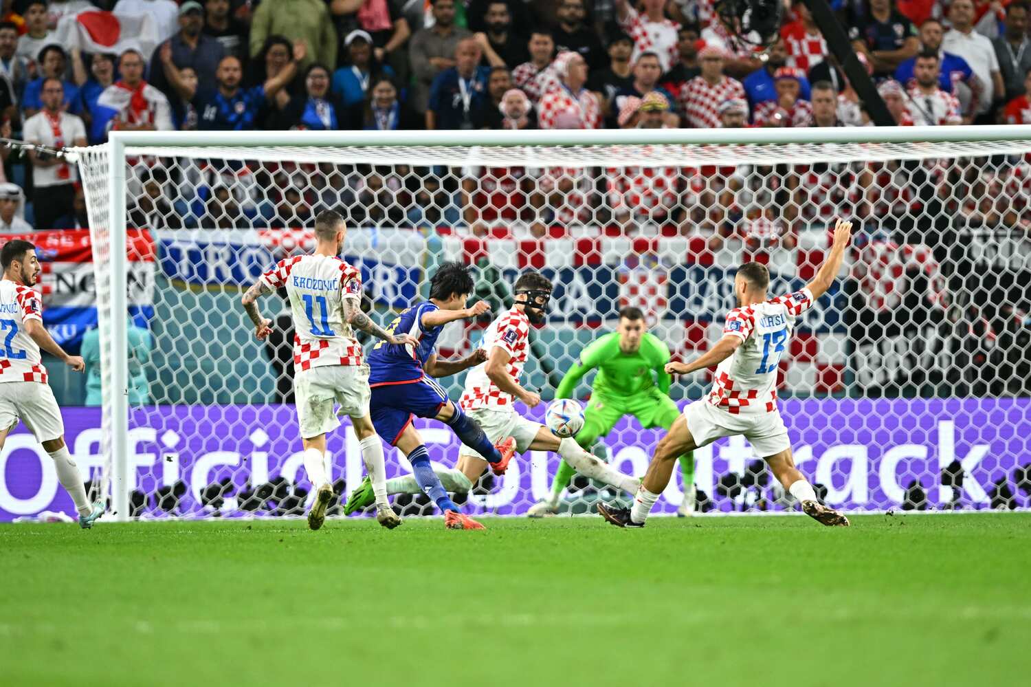 延長前半、ドリブルで持ち上がって強烈なシュートを放ったシーン　©Takuya Kaneko/JMPA