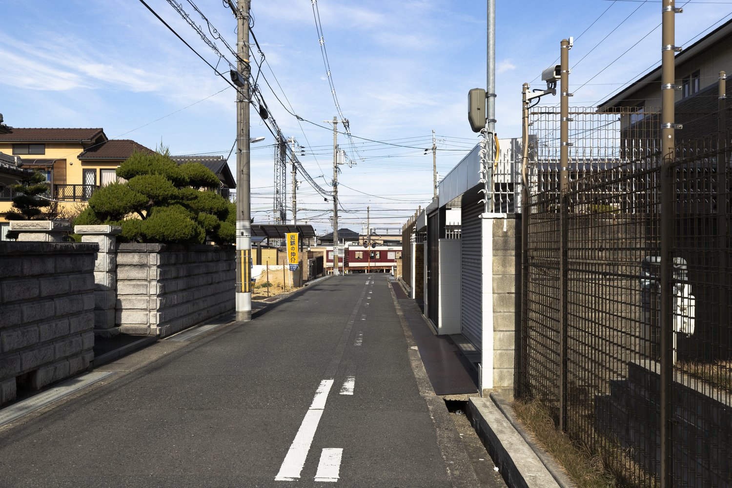 今も藤井寺球場跡地のまわりの住宅地。「近鉄の仲介」の旗が見える