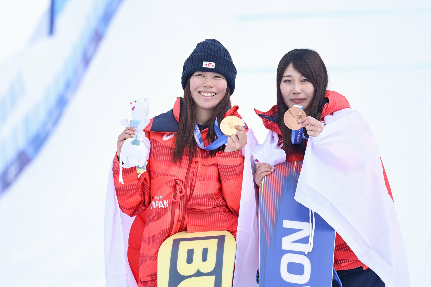 深田（左）と村瀬への採点に疑問の声が上がったが……　©Nanae Suzuki/JMPA