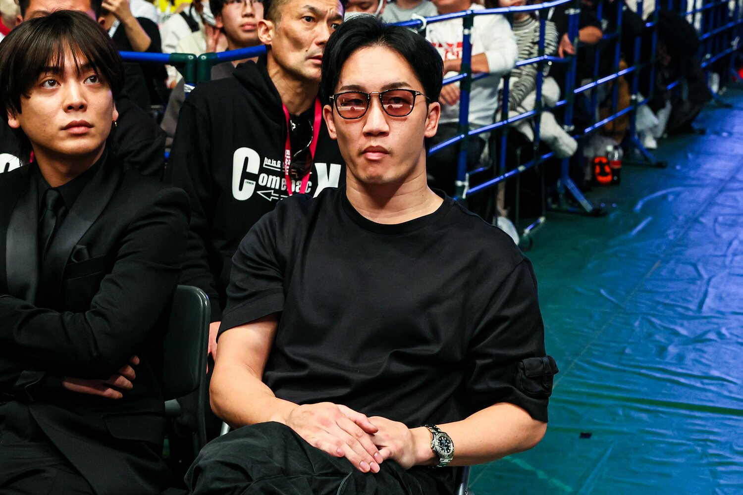 平本蓮とYA-MANの激闘を見つめる朝倉未来　©RIZIN FF Susumu Nagao