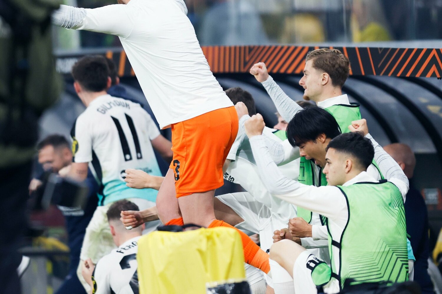 勝利の瞬間の雄叫び