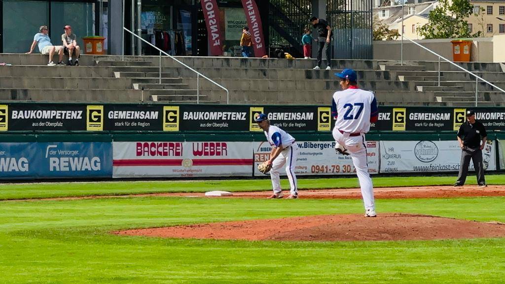 現地、ドイツでは野球はマイナースポーツ。観客席も空席が目立つ／本人提供