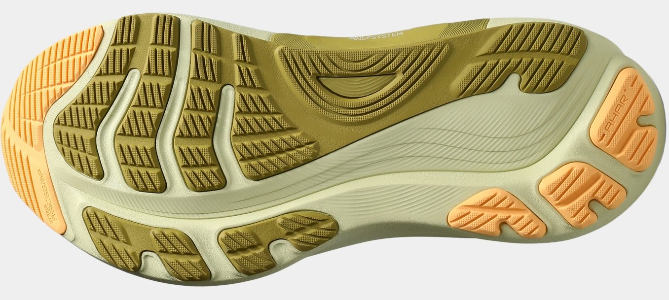 接地面積を広げたアウターソール/アウターソールの接地面積を広げることで、疲労時にも走行中の安定性を追求 ©ASICS