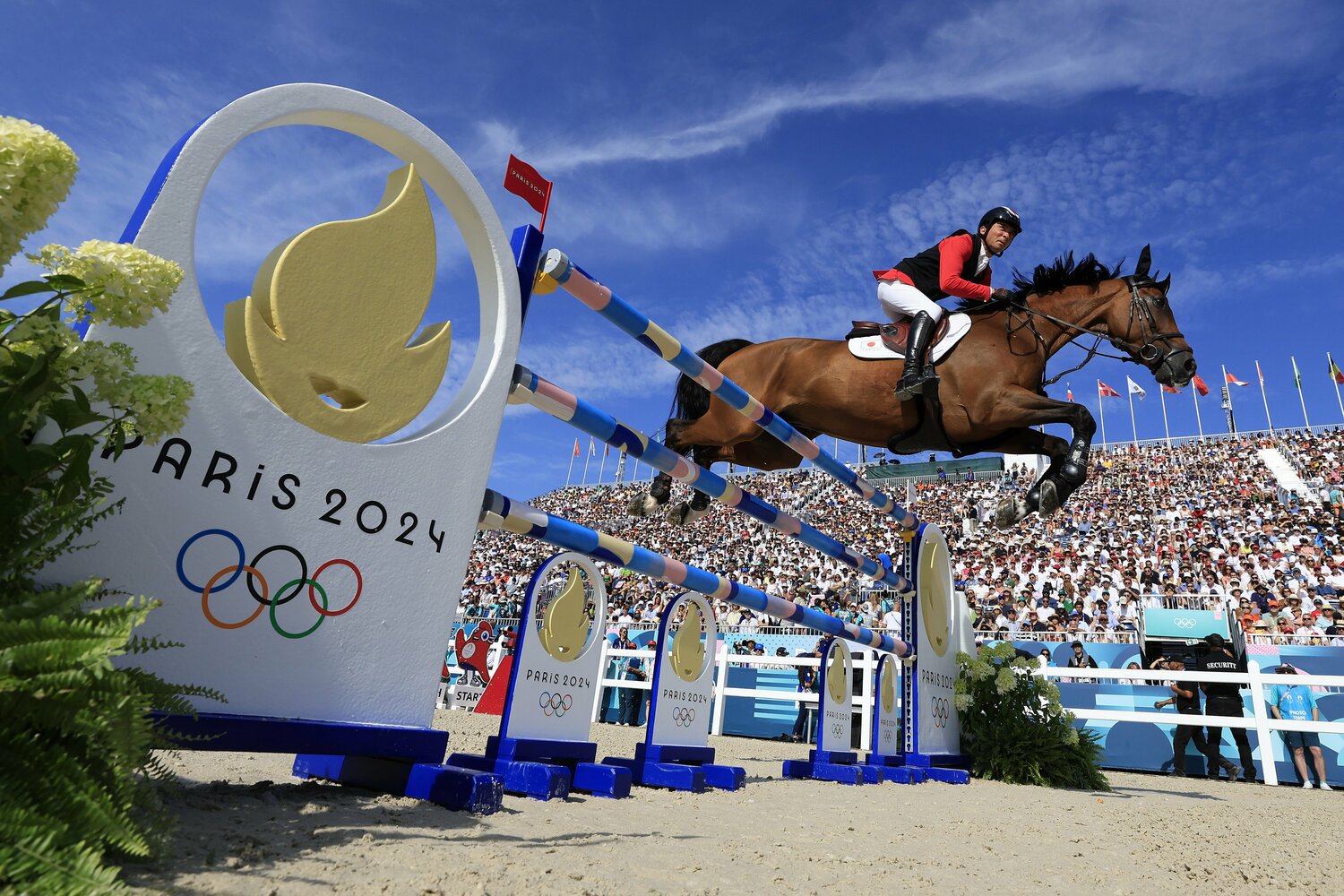 予選で美しい飛越を見せるハーゼ柴山崇と愛馬のカラメルM＆M　©Getty Images