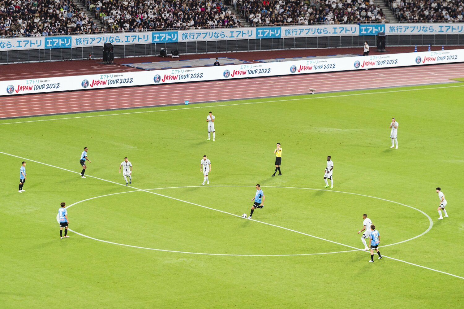 100万円席はやっぱり、サッカーとして見やすかった　©Wataru Sato