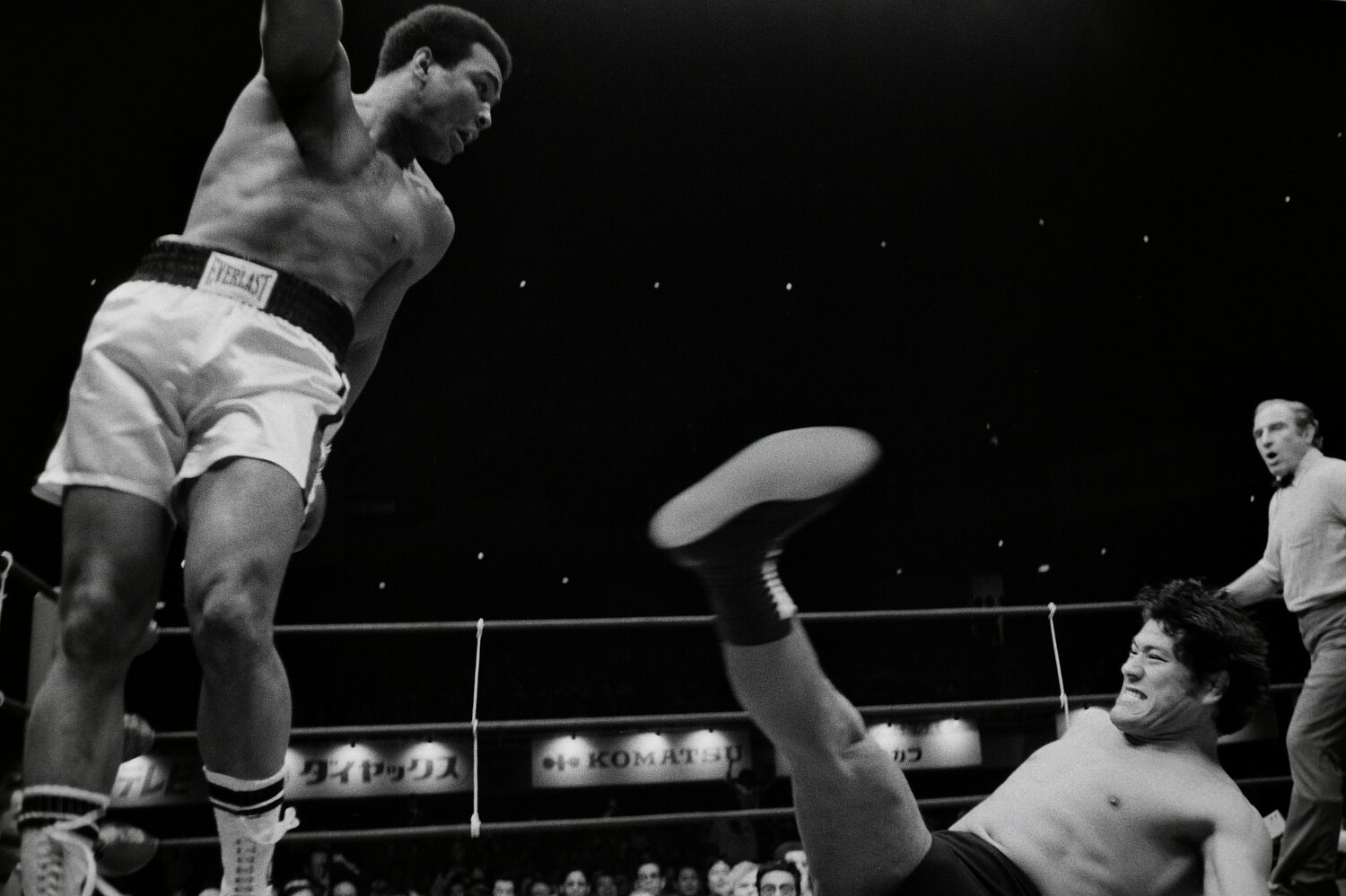 筆者がリングサイドに潜り込んで撮影した写真