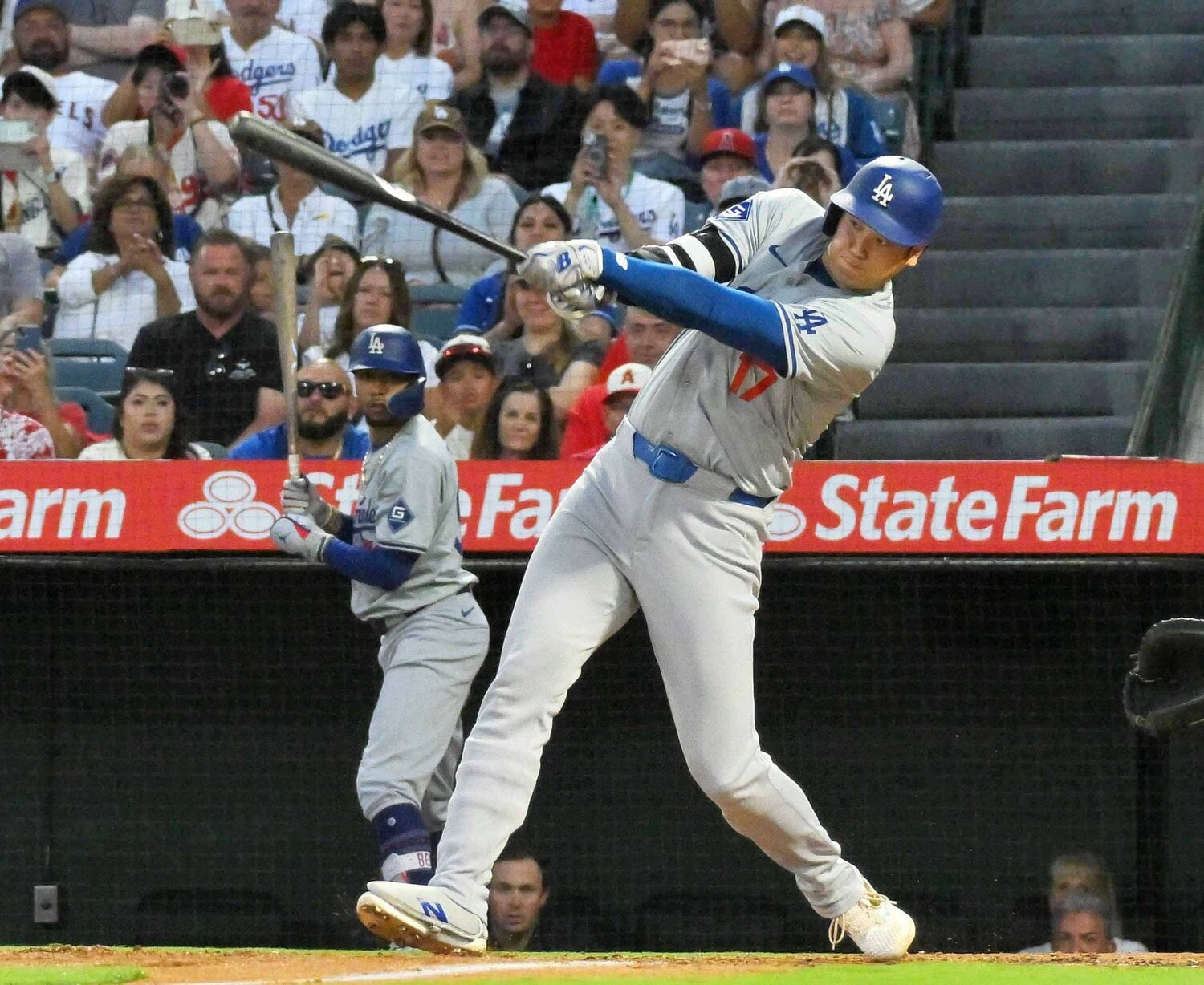 エンゼルスタジアムでタイムリー三塁打を放つ大谷　©JIJI PRESS