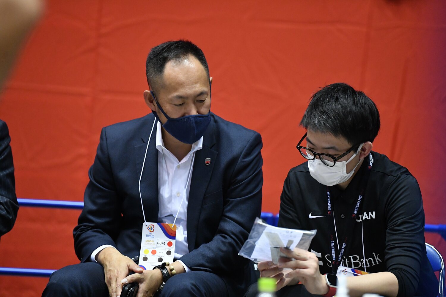 日本バスケットボール協会技術委員長・東野智弥（左）©︎JBA