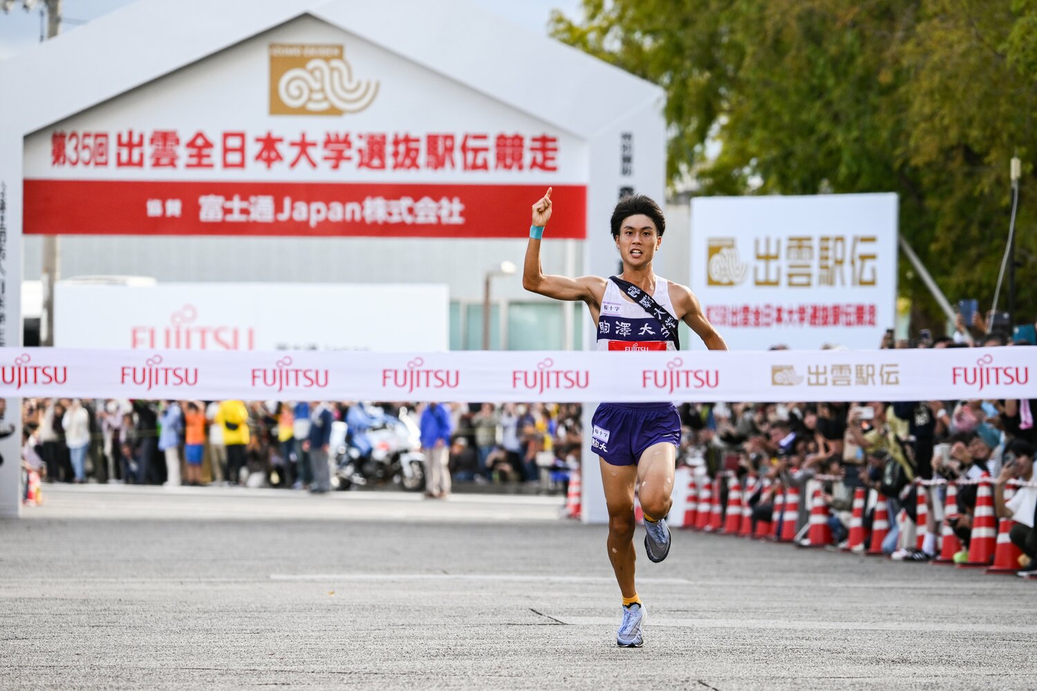 緩めることなく最終区間を走り終え、大会新記録を作った　©Nanae Suzuki