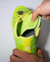 タン内側に縫い目がなく、甲を包み込む構造になっているため、吸い付くような抜群のフィット感を実現。しっかりとしたホールド性と、確実なトラクションが魅力だ。