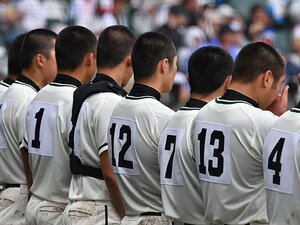 甲子園に着いた学校が悩むこと。昔は選手のケンカ、今は体重増加?