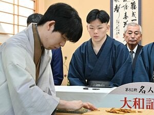 藤井聡太と渡辺明は“未経験”だが…「ひふみん14歳が大山康晴vs升田幸三で似顔絵を」「羽生善治は春休みか夏休みに」大棋士の記録係秘話