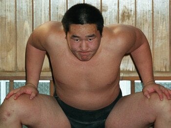 18歳だった朝青龍の“やんちゃ伝説”「ケンカで浴衣をビリビリに」「タクシー通学で激怒され…」それでもなぜドルジは嫌われなかったか？＜Number Web＞ photograph by JIJI PRESS