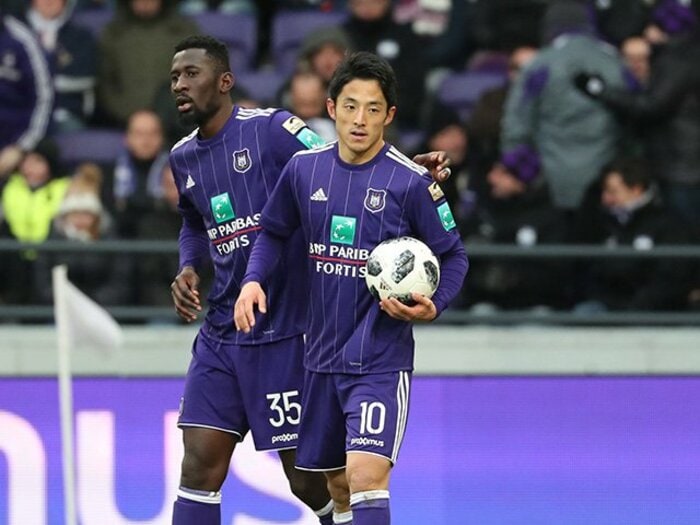 森岡亮太が考える代表と背番号10。ベルギー名門で早くも中心選手に。<Number Web> photograph by Getty Images